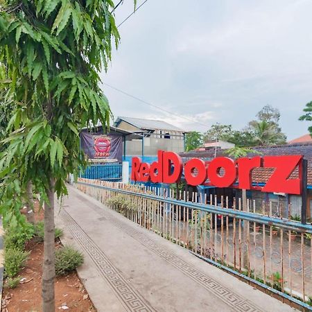 RedDoorz Syariah At Jl Pangeran Hidayatullah Cianjur Hotel Luaran gambar