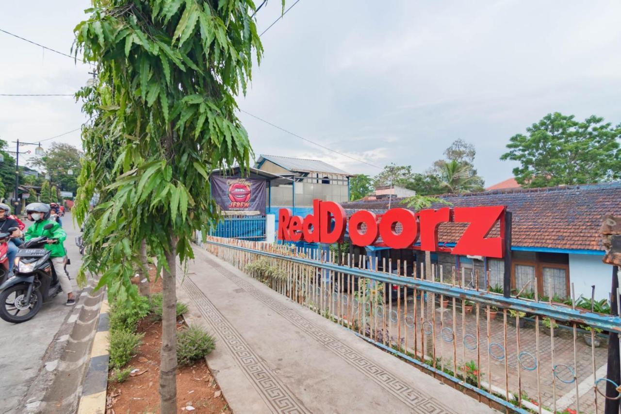 RedDoorz Syariah At Jl Pangeran Hidayatullah Cianjur Hotel Luaran gambar