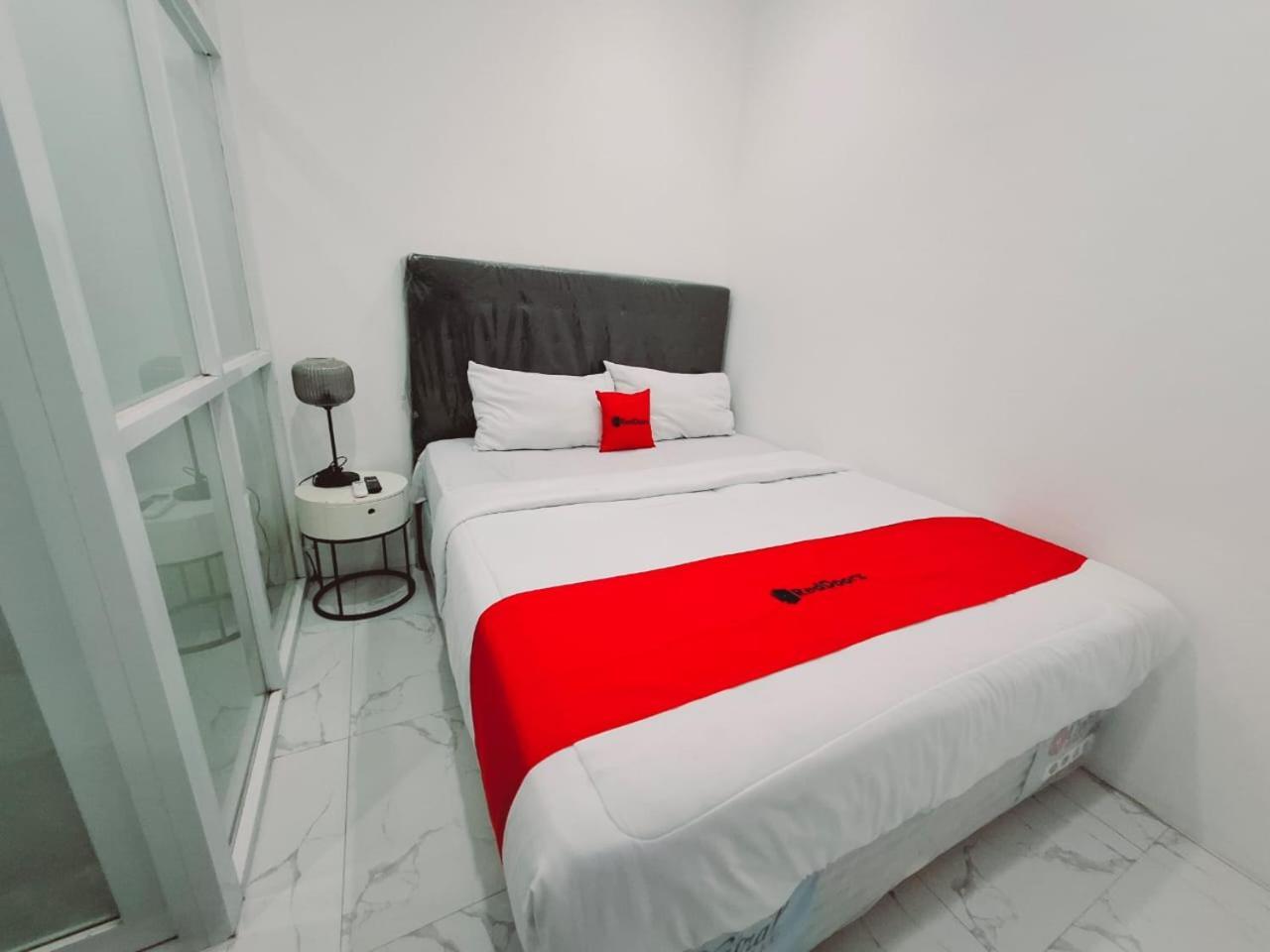 RedDoorz Syariah At Jl Pangeran Hidayatullah Cianjur Hotel Luaran gambar